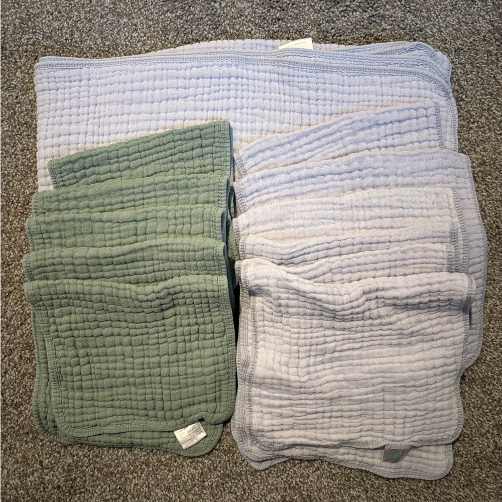 YOOFOSS Muslin Burp Clothes (11 pieces)  and Blanket (1 piece)